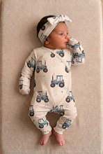 Load image into Gallery viewer, Last newborn portrait with reference-matched side snap

