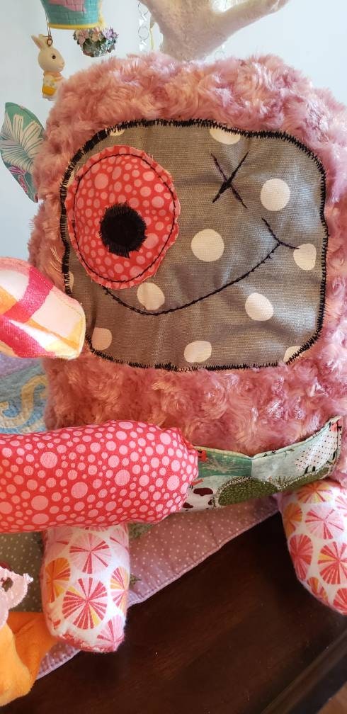 Sewing kits and sewing patterns for stuffed animals